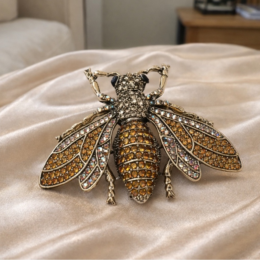 Luxury Brown Bee Crystal Brooch